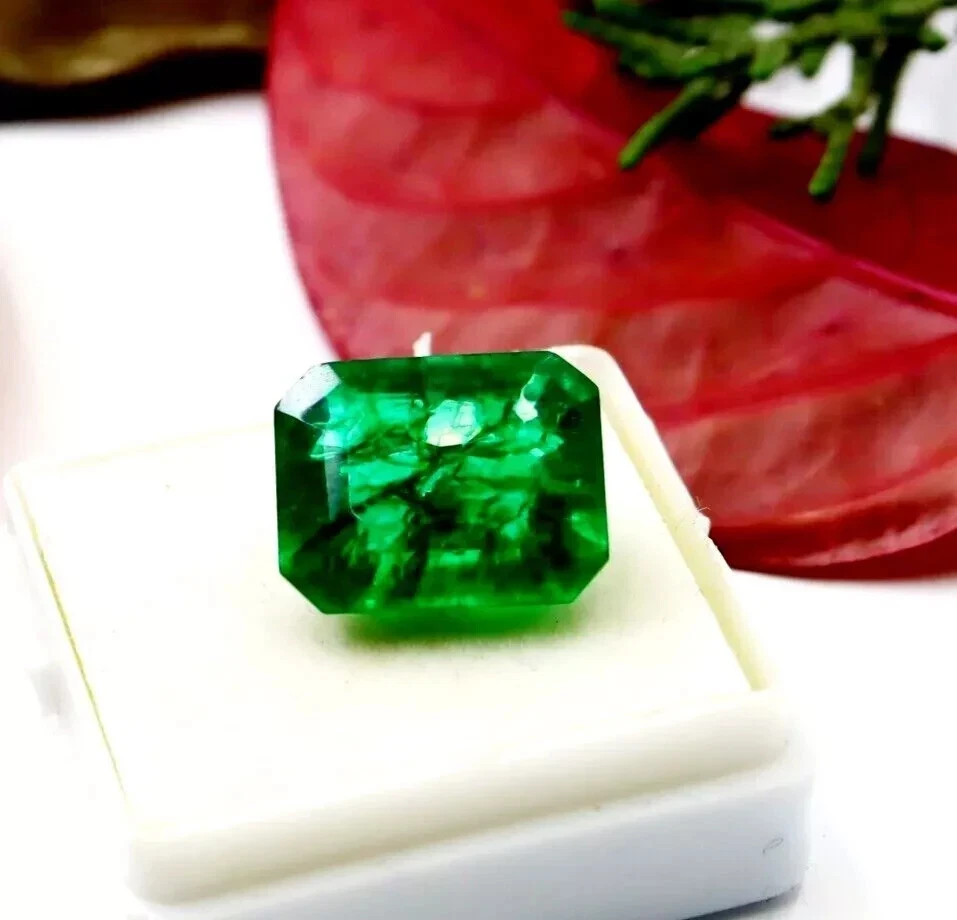 15-16 Carat Emerald Shape Zambia Natural Eye Clean Green Emerald Gemstone.