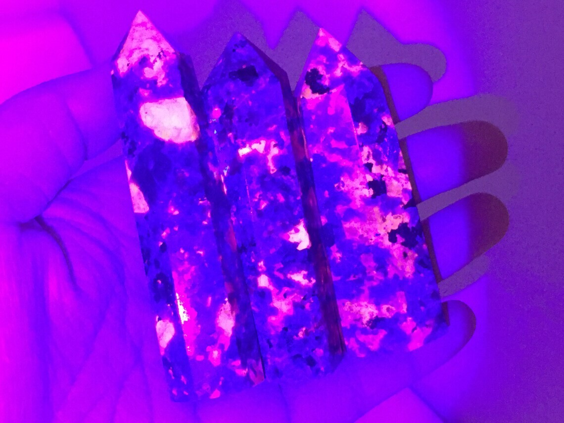 Natural Yooperlite Crystal Obelisk Tower Vibrant UV Reactive Quartz Collector