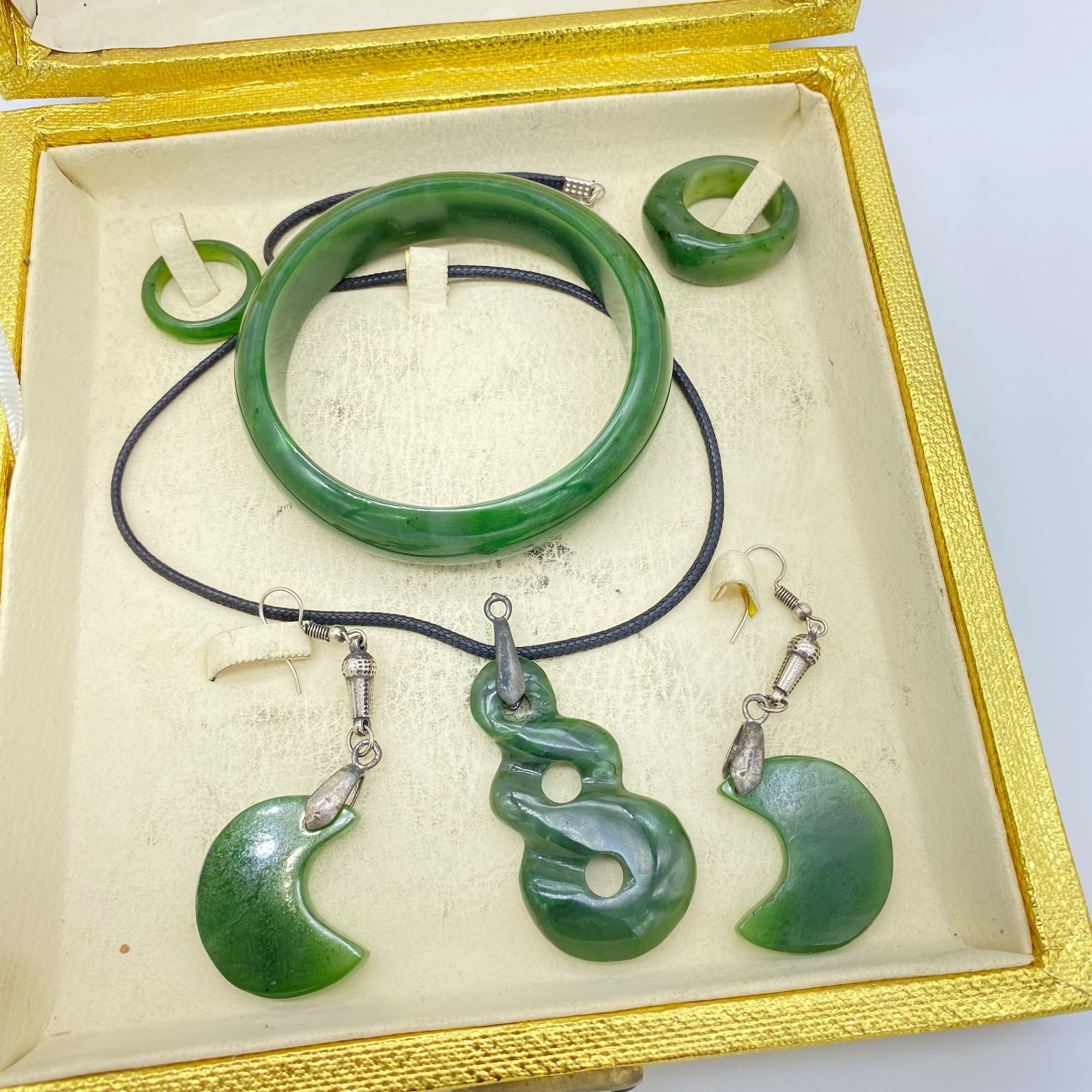 Top Grade Nephrite Jade Jewelry Set Bangle Infinity Pendant Earrings Rings
