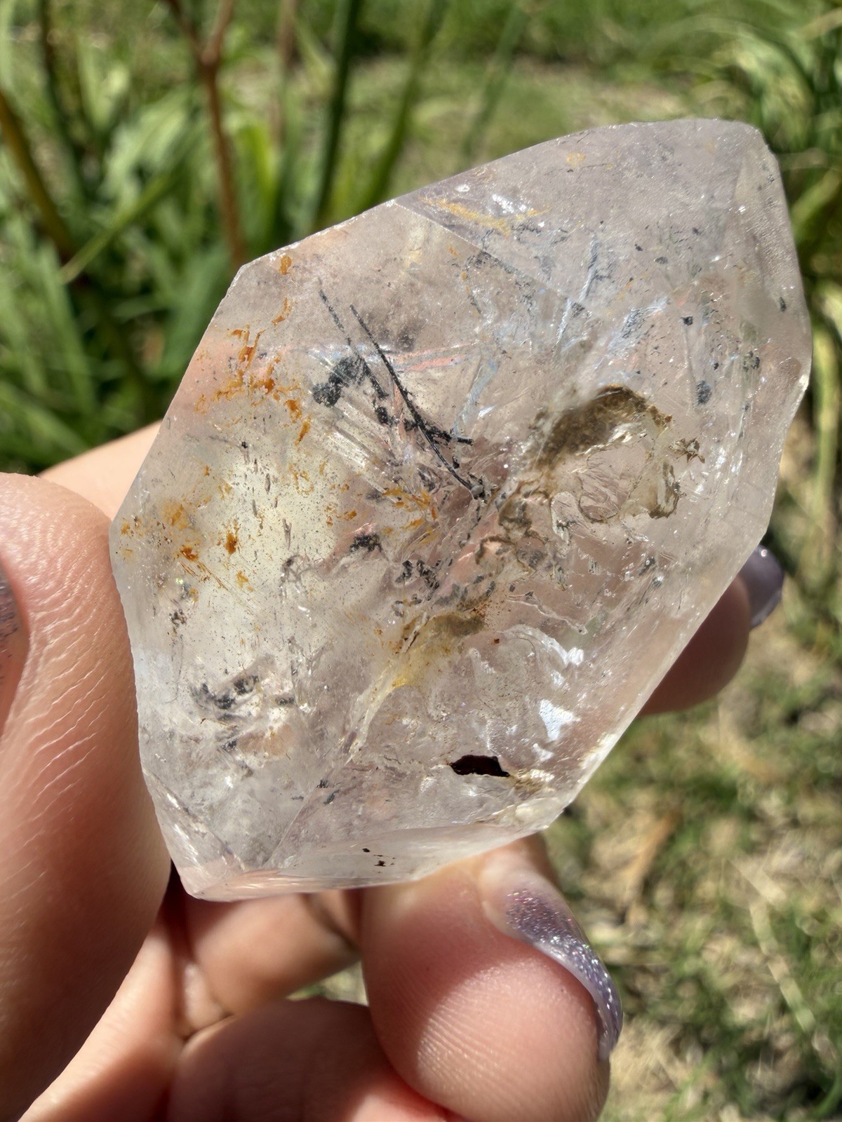 Natural Enhydro Quartz w/ Moving Bubble &/or Carbon/Black Inclusions,A488