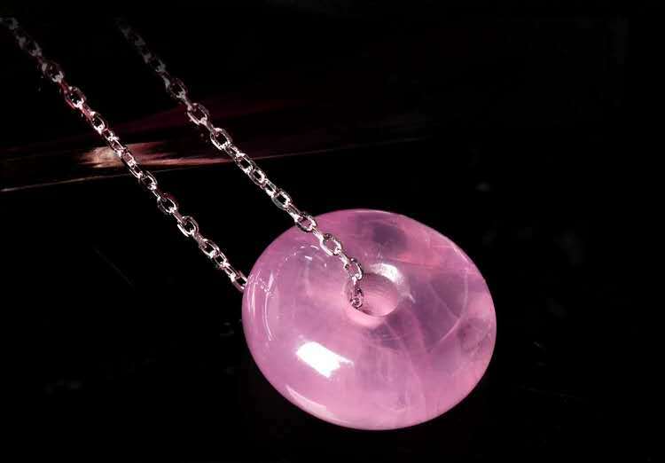 Natural Rose Quartz Crystal Round Donut Shape Woman Pendant 25*25mm AAA