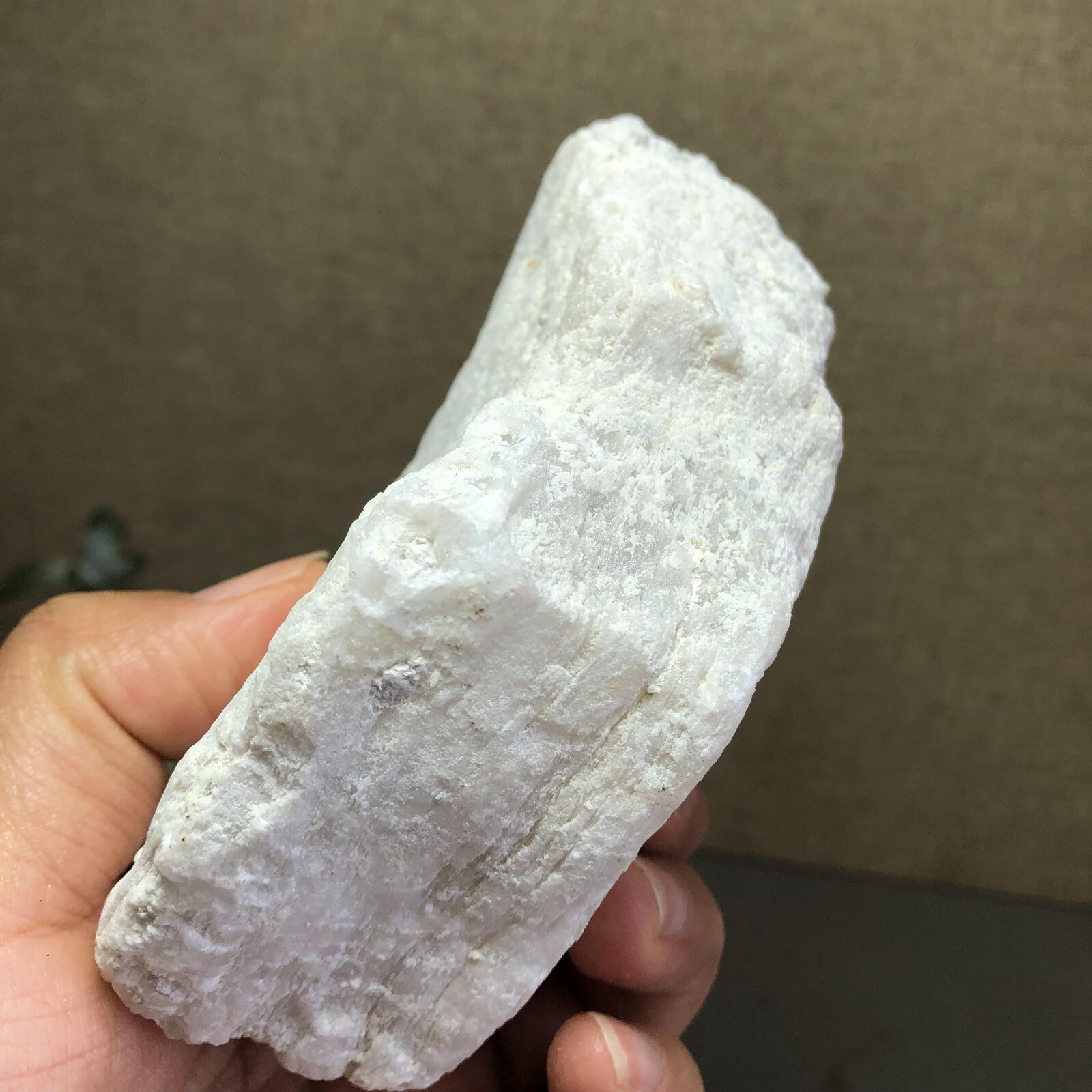 110mm Natural white Agate Cave rough original Crystal specimens 297g A3952