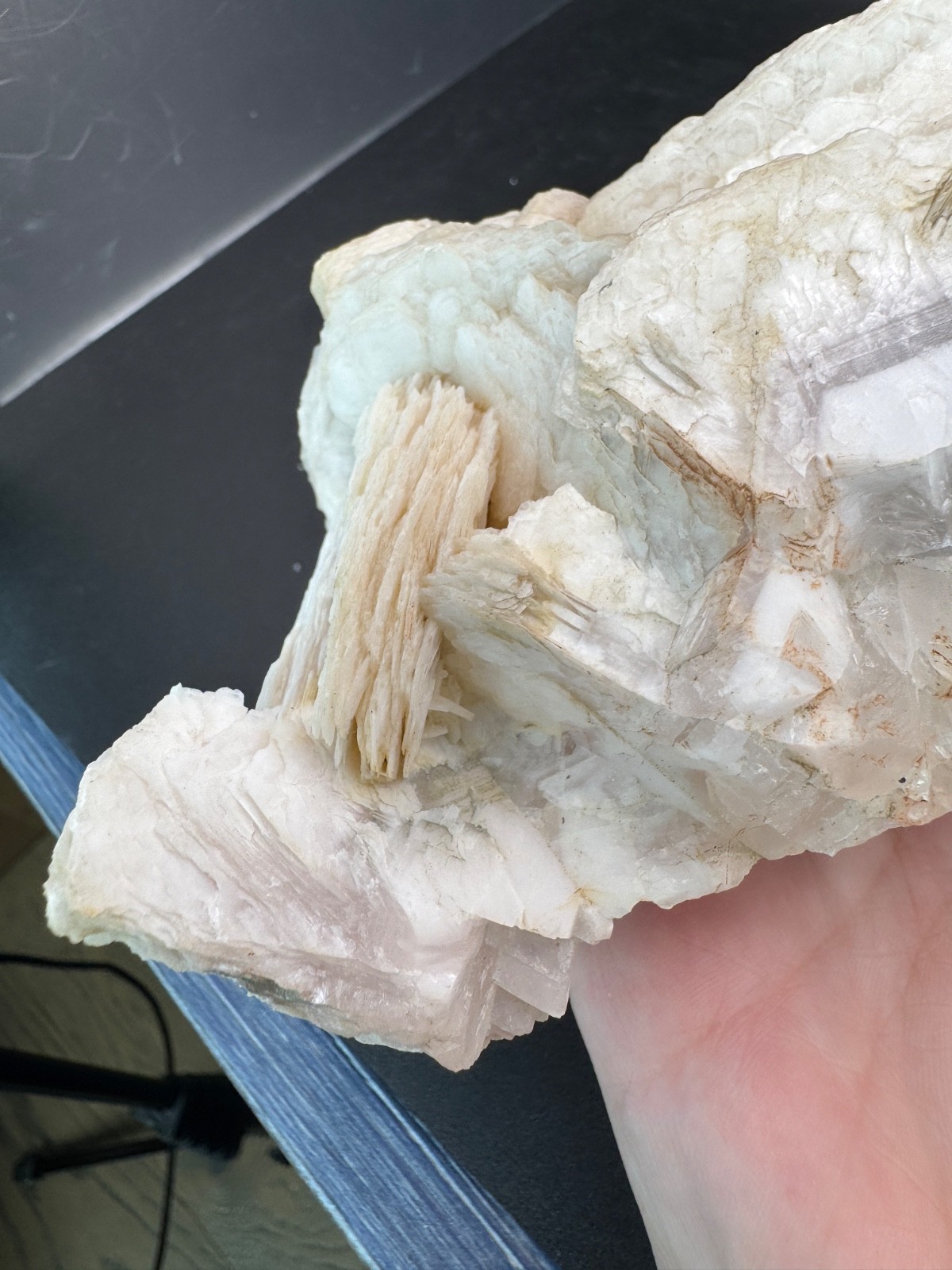 6672 Lovely White Petal Calcite with Pink UV Hu Bei 654g