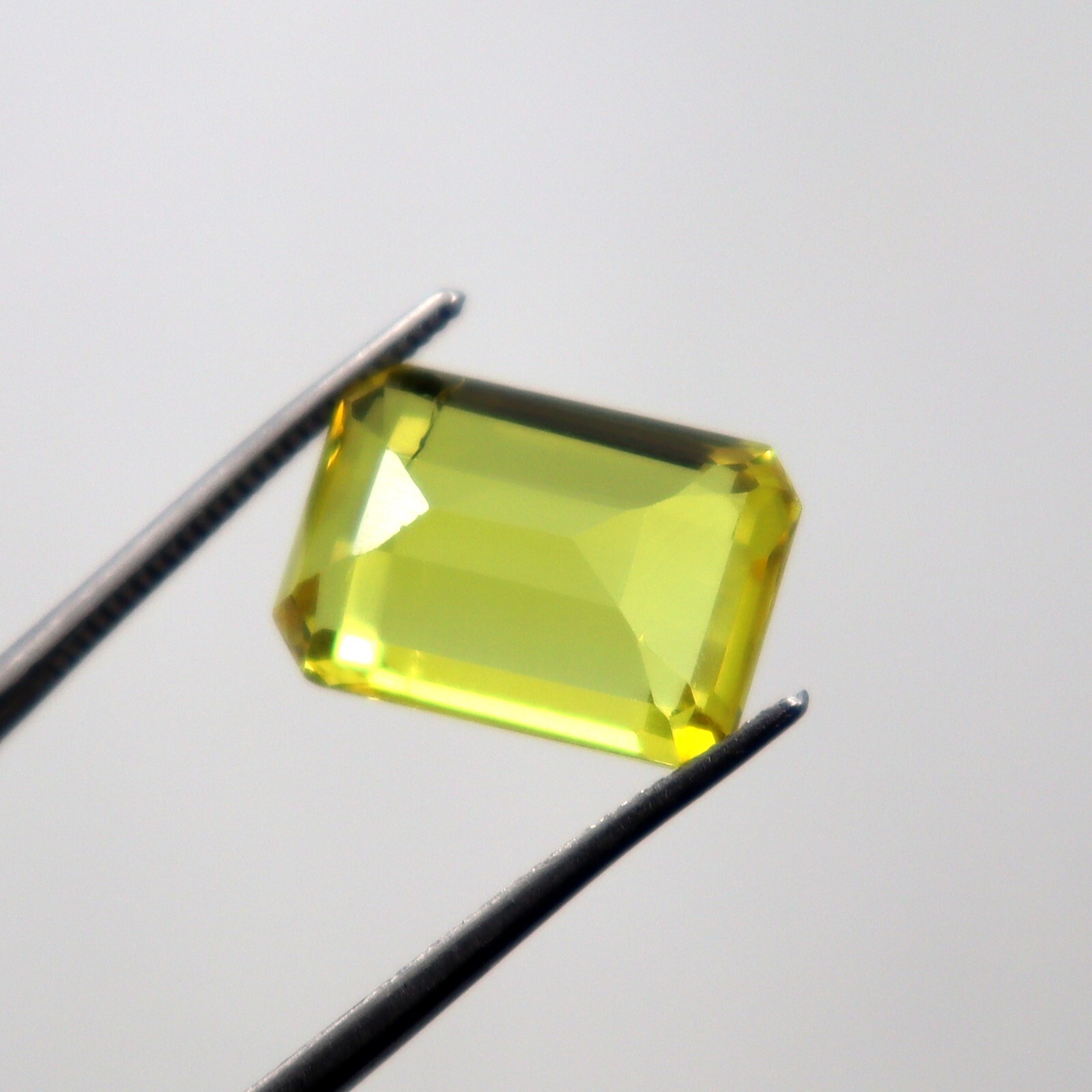 AAA+ 10.35 Ct Yellow Sapphire Gemstone GGI Certified Loose Gemstone Emerald Cut