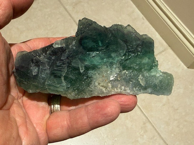 BEAUTIFUL ( 1 LB. 2 OZ) TRANSILLUMINATING GREEN FLUORITE,ZHEJIANG,CHINA