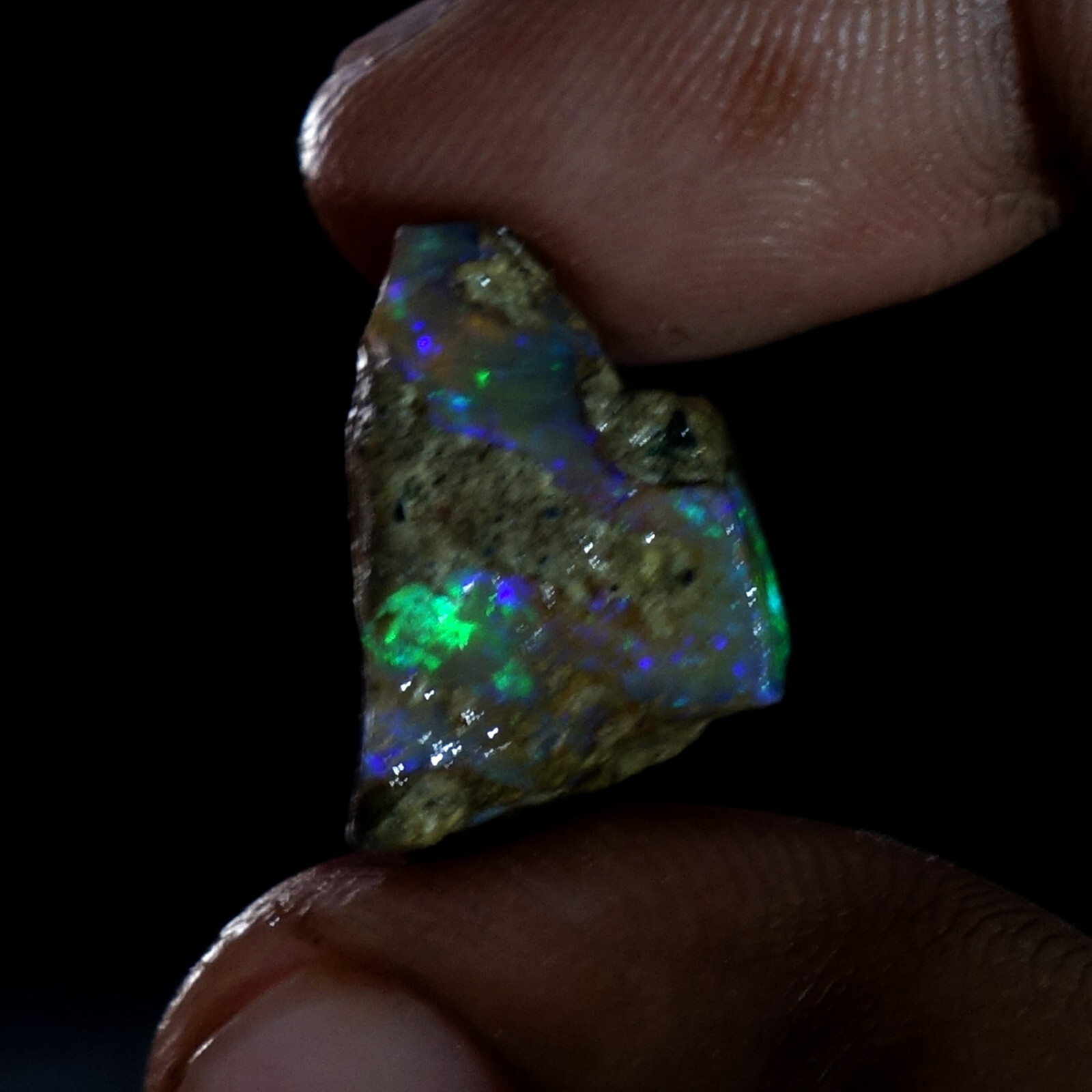 Natural Flashing Ethiopian Opal Rough Specimen Multi-colored 10.70 Cts. Gemstone