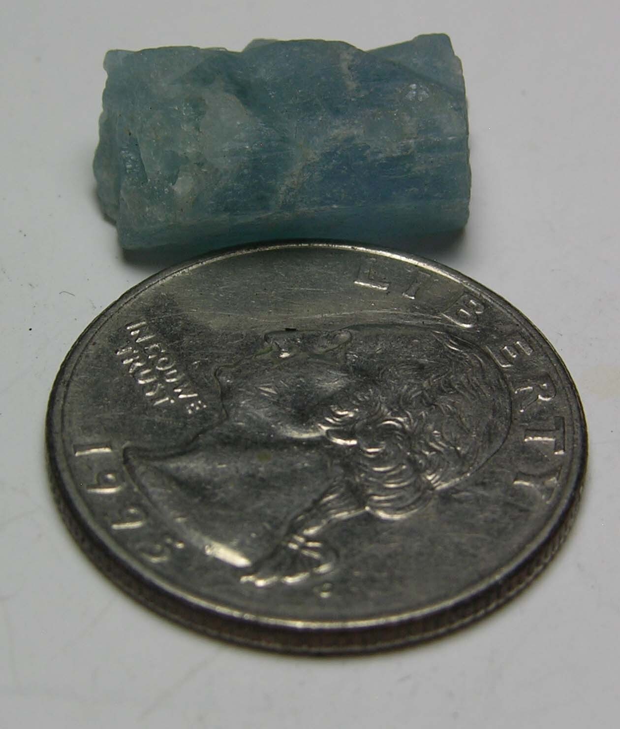 13.30ct Vietnam 100% Natural Rough Aquamarine Crystal Stick Specimen 2.65g 17mm
