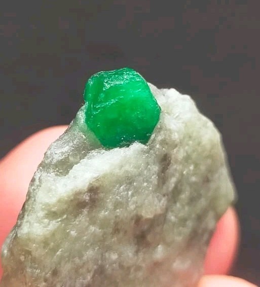 19 gm Natural emerald specimen from swat Pakistan