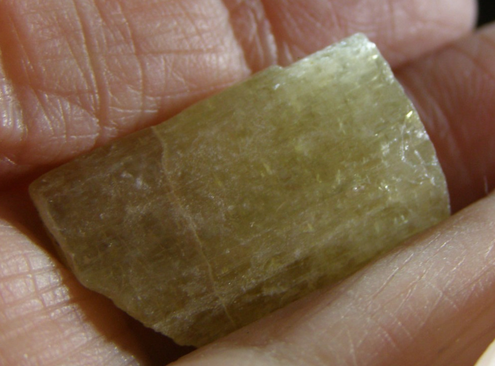 NATURAL APATITE CRYSTAL 2.4 x 1.5 x 0.7 cms 5.91 gms #12