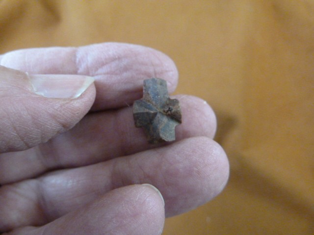 (CR593-137) 5/8″ Fairy Stone CHRISTIAN CROSS oiled Staurolite Crystal MATRIX