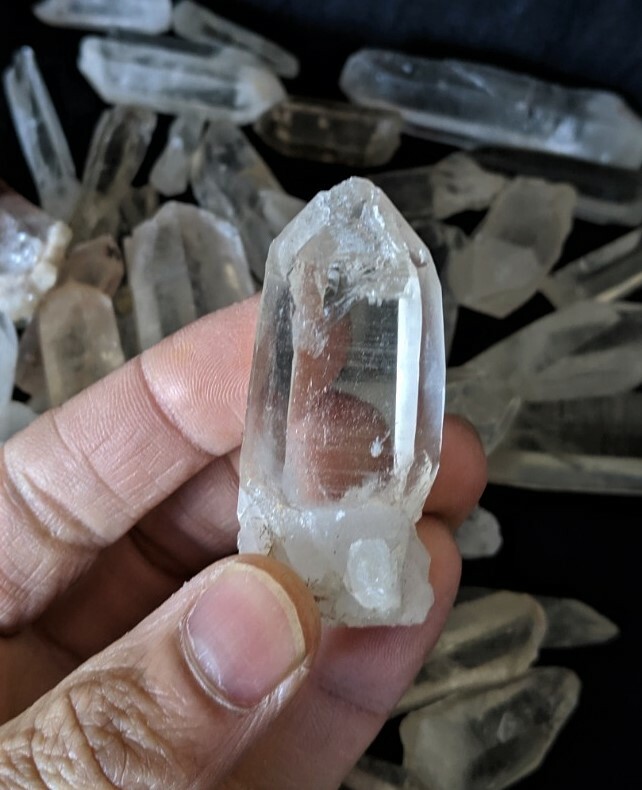 100 grams (4-6 pieces) Damaged Quartz Points Natural (mixed sizes)