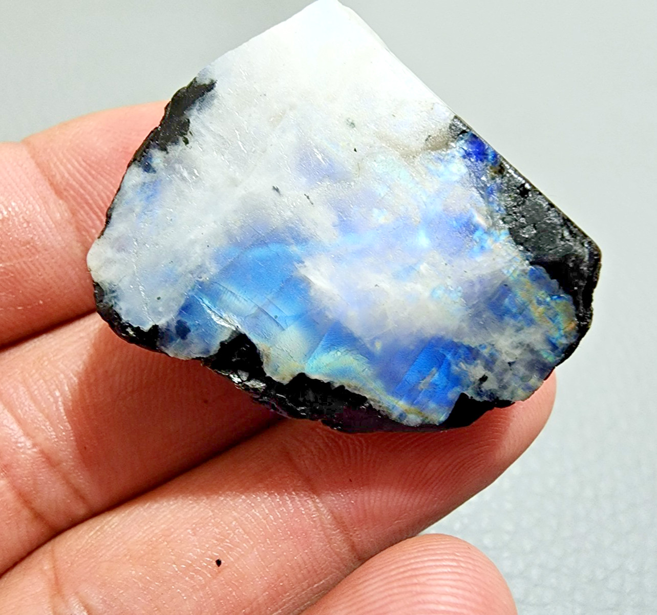 100% Natural White Rainbow Moonstone Rough 154 Crt Loose Gemstone Jewelry Making