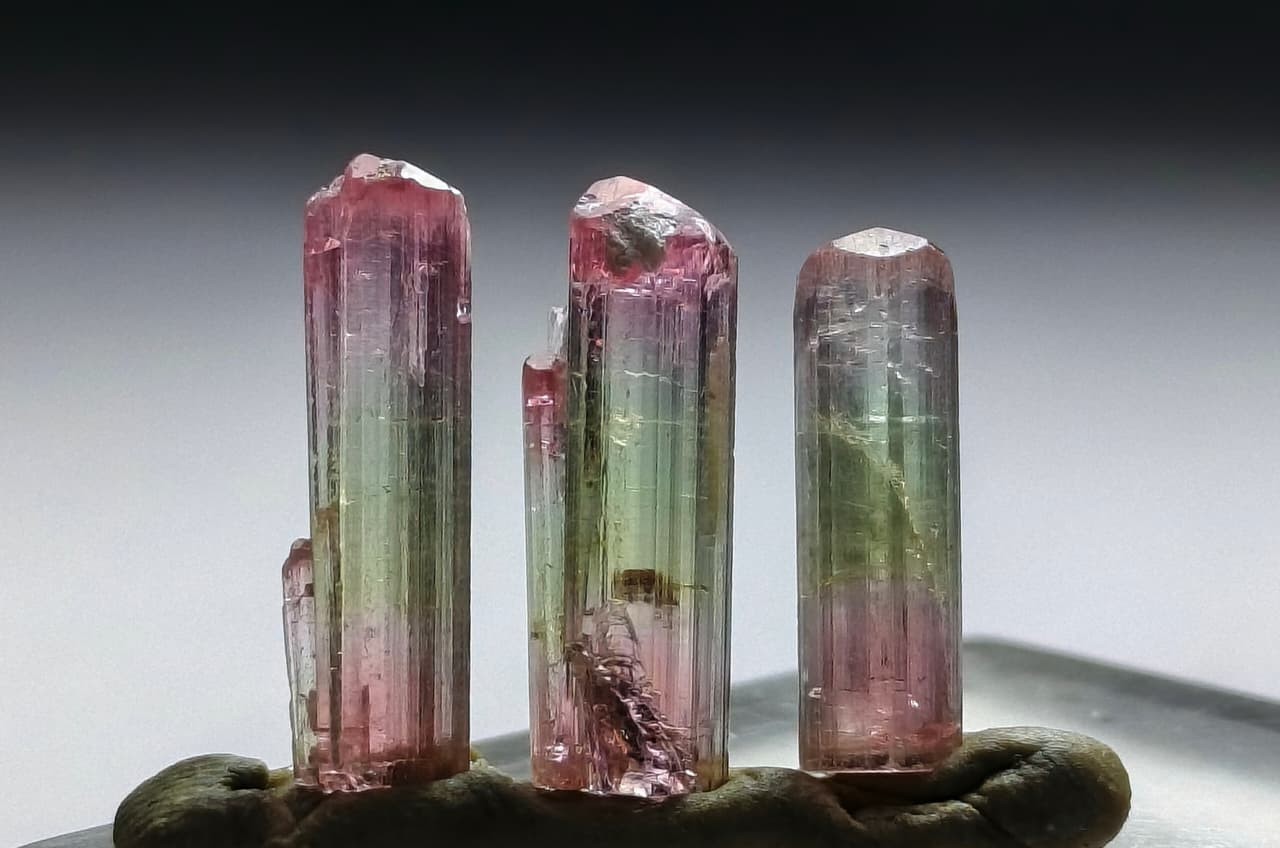 Tri colour jewelery size terminated tourmaline crystals – 10 Carats
