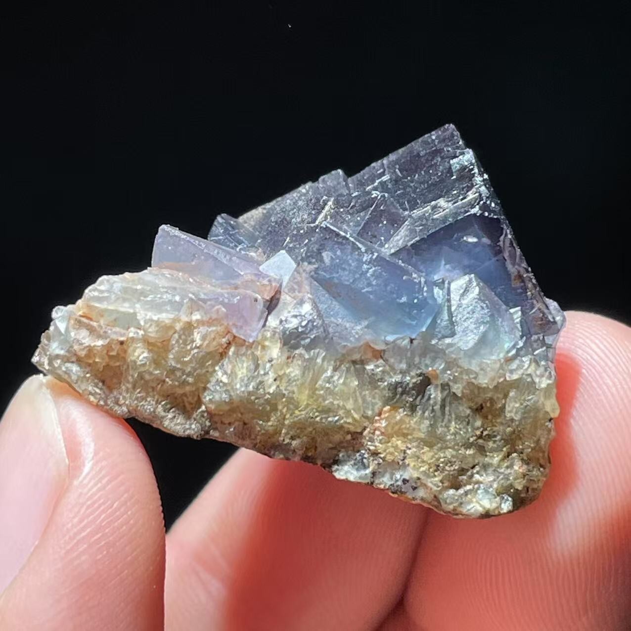 100% natural blue fluorite, Smoke crystal ,UV blue mineral specimen from Beijing