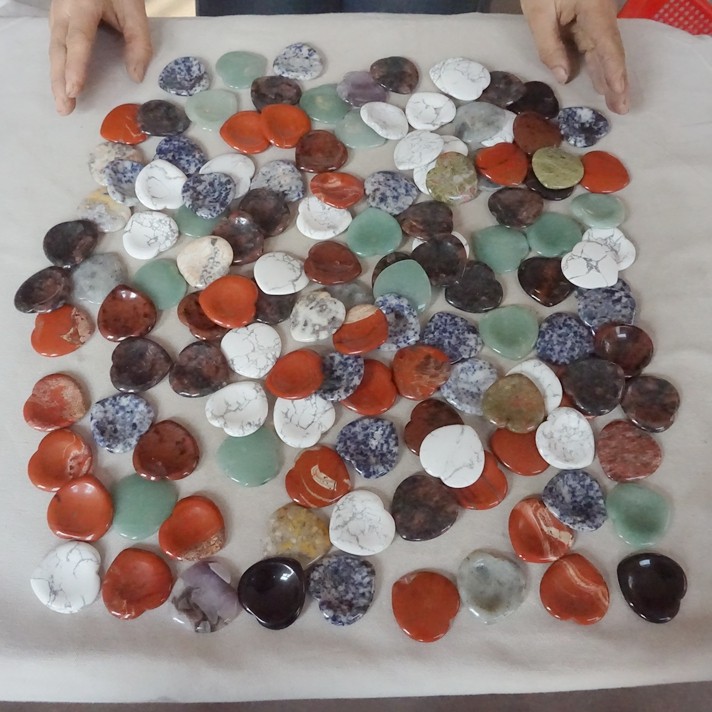 4.1LB 130Pcs Natural Quartz Crystal Jasper Love Heart Mixed Worry Stones Healing