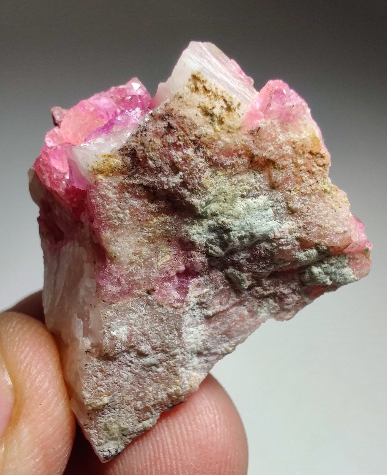 Cobalt bearing Calcite crystal, stunning colors! rare form. DR Congo. 27 grams.
