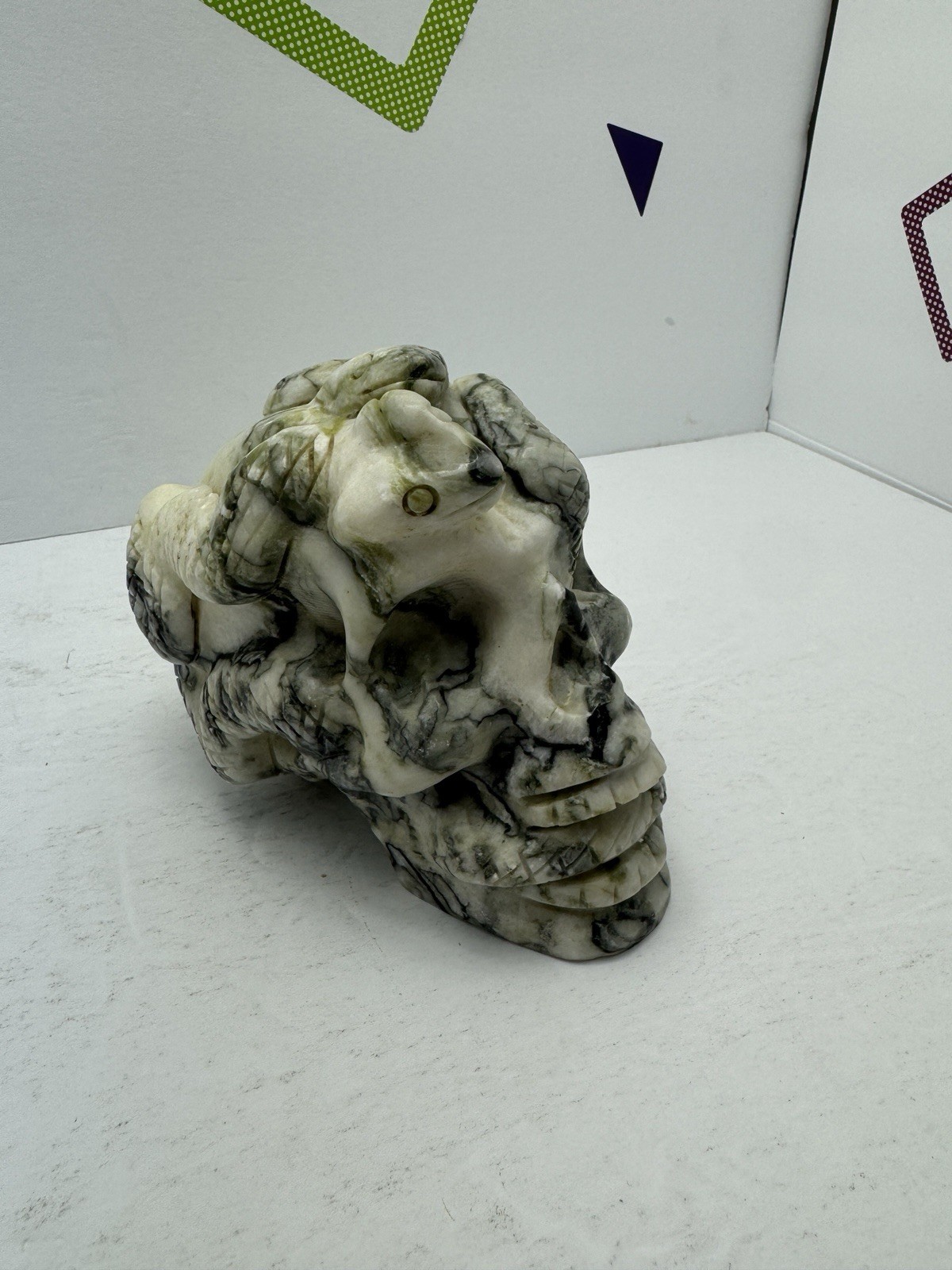 Hand Carved Stone Skull with Snakes – Marble / Serpentine Sculpture 4,15lb 1,9kg