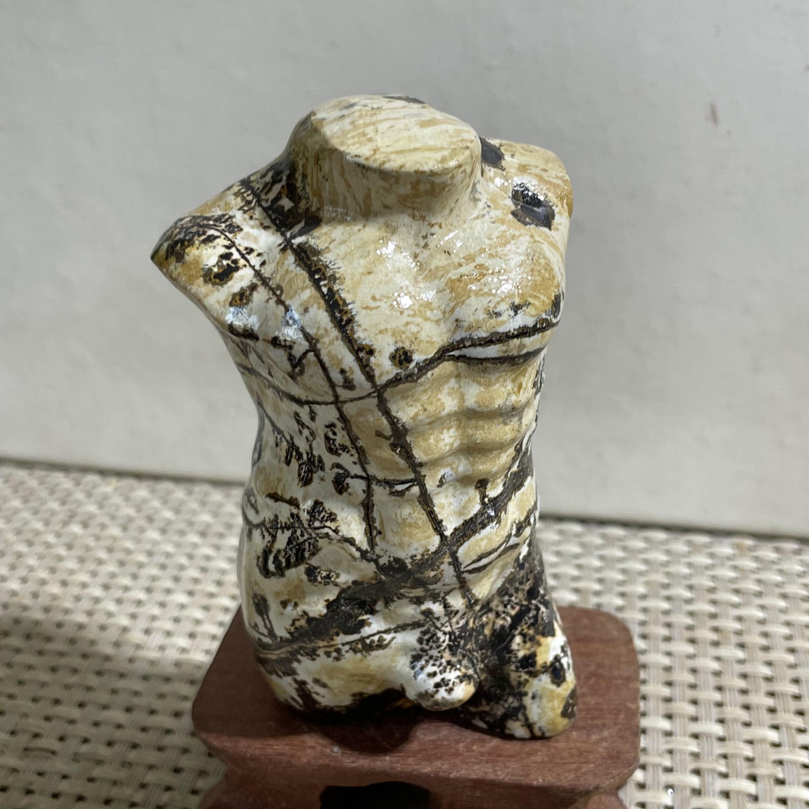206g Rare natural Chinese painting hand carved male model