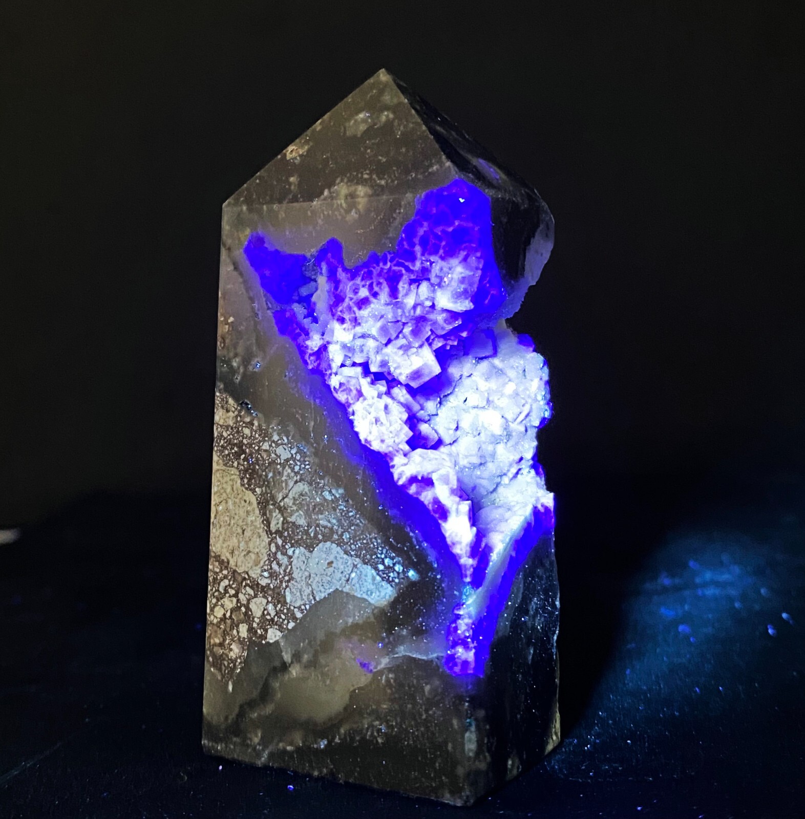 Natural Purple Fluorite Agate Crystal Point Healing Glow Under UV Light C644