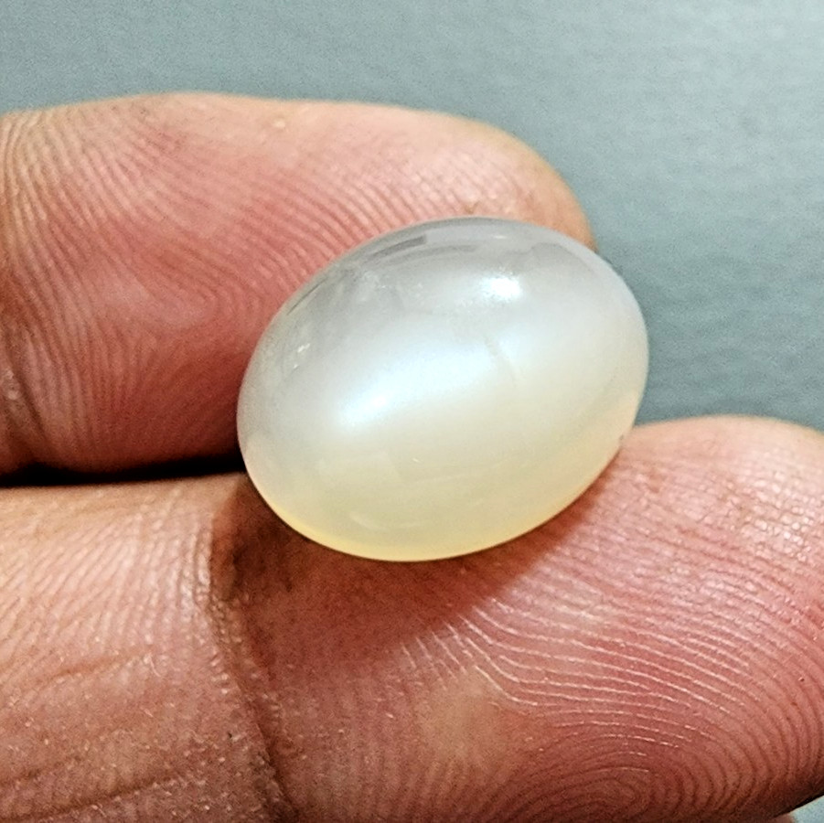 Oval Shape White Moonstone Cabochon 10.75Ct Eye-Clean Loose Gemstone For Ring
