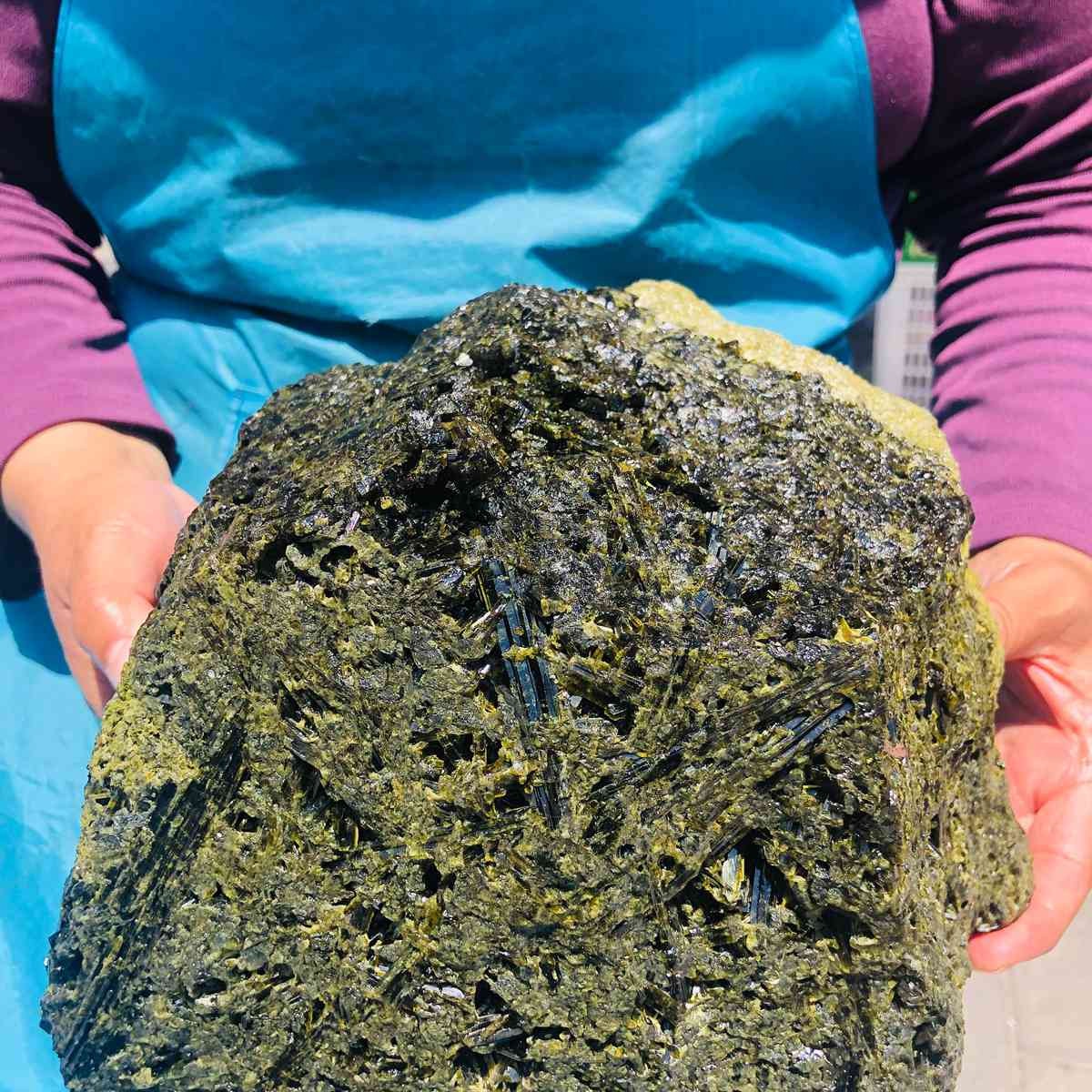 33.06LB Natural green tourmaline mineral quartz crystal specimen specimen REIKI