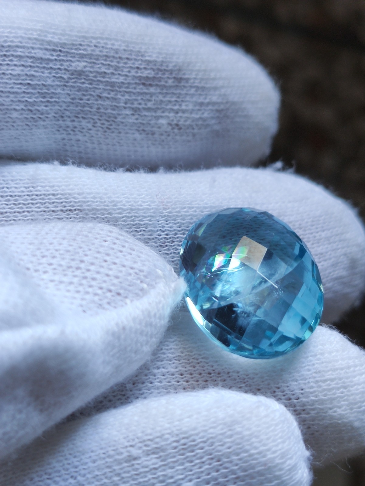 Rare 2 Pieces in 1 Blue Topaz With Rare Rainbow schiller effect : 24 Carats