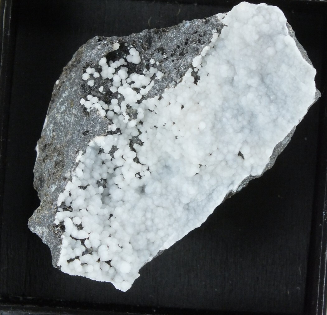 Calcite Crystals with Huntite. Gisborne Victoria Australia (EA10119)