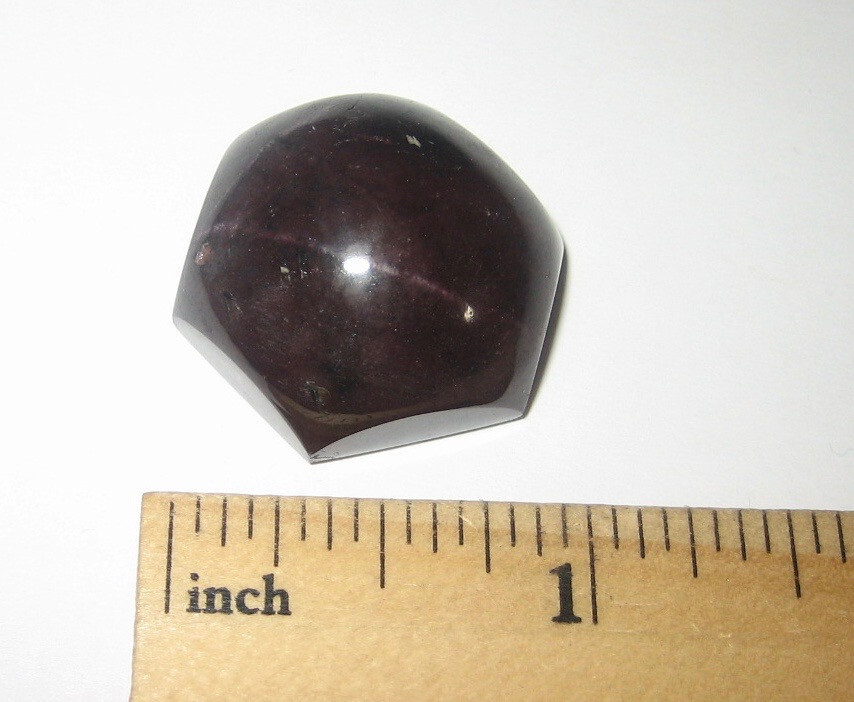 23 x 24mm HAND POLISHED RED ‘STAR GARNET’ CRYSTAL STONE CAB WITH TRAPICHE 17.3g