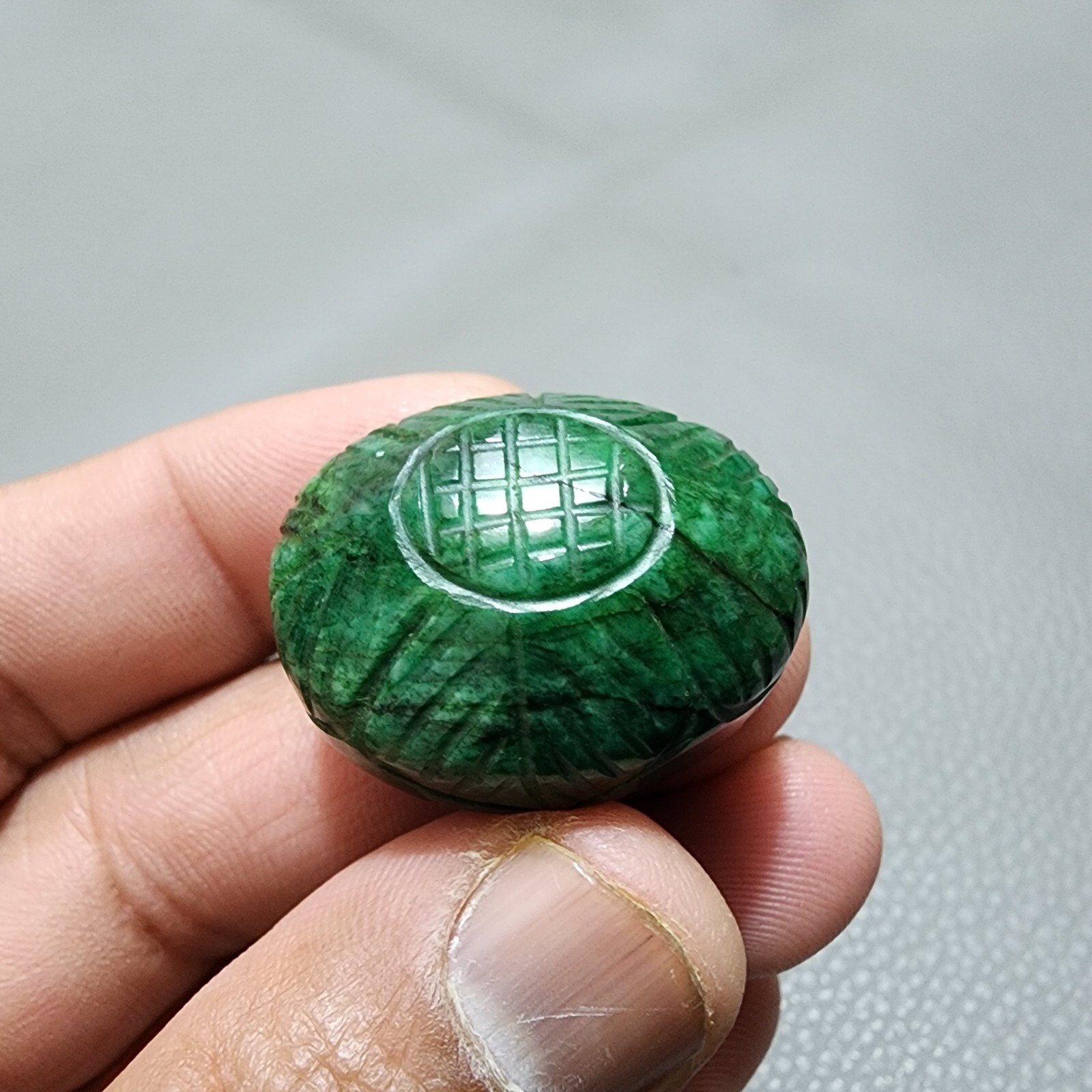 113.40 Crt Lovely Top Green Brazilian Emerald Carving Loose Gemstone For Jewelry