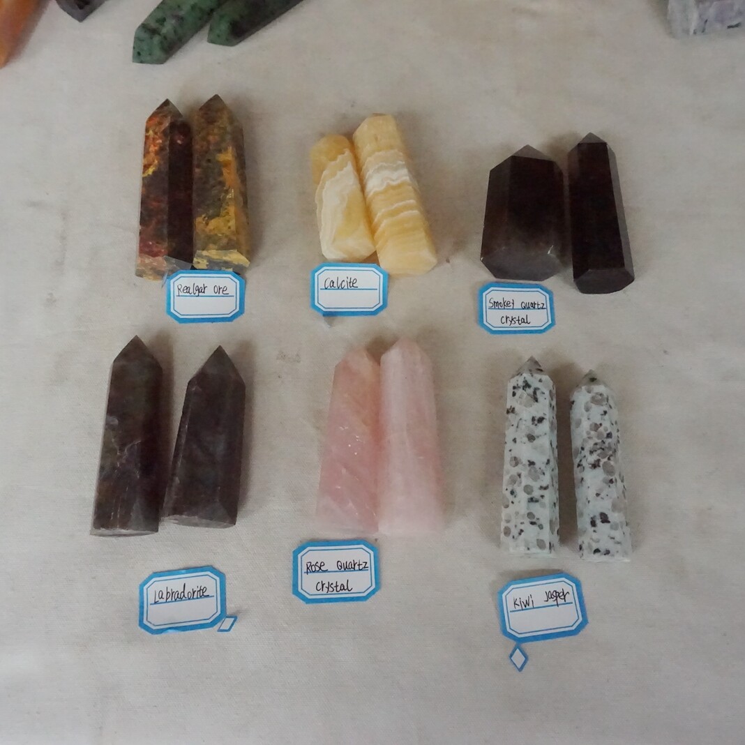 70Pcs 35 Kinds Of Natural Quartz Crystal Jasper Mixed Stones Point Tower Healing