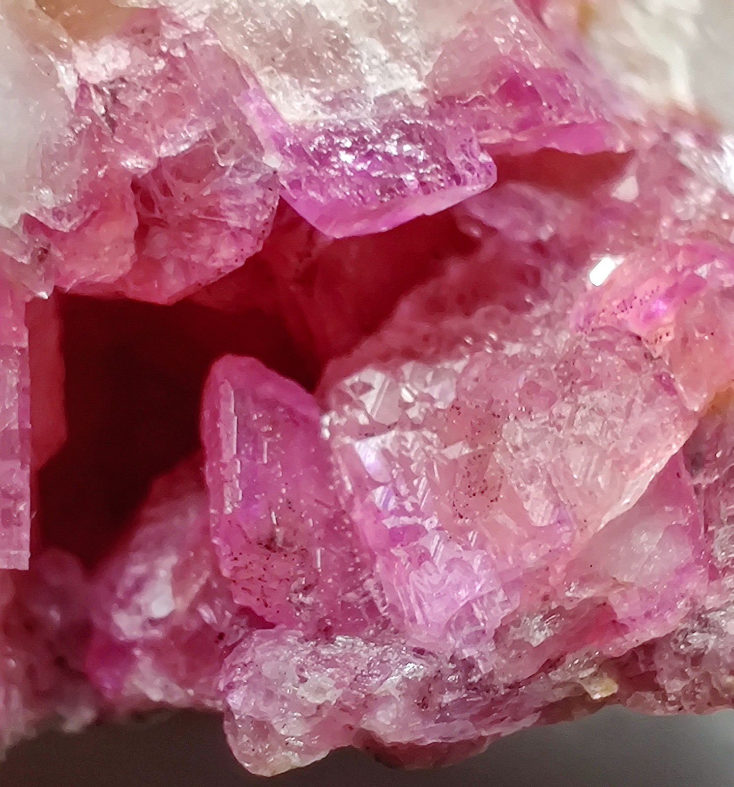 Cobalt bearing Calcite crystal, stunning colors! rare form. DR Congo. 27 grams.