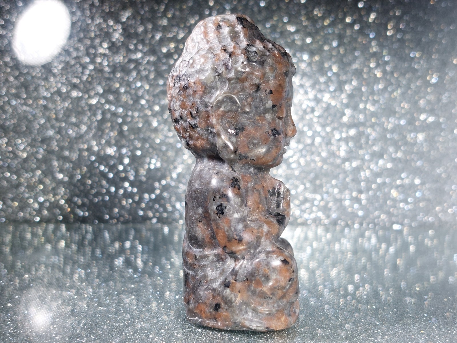Yooperlite Buddha Carving 134.7g 8cm UV Reactive – Glows Orange Under Light