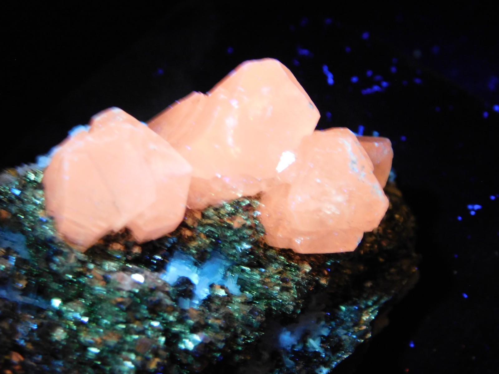 Larger! FLUORESCENT Calcite CRYSTAL Cluster on PYRITE Peru 261gr