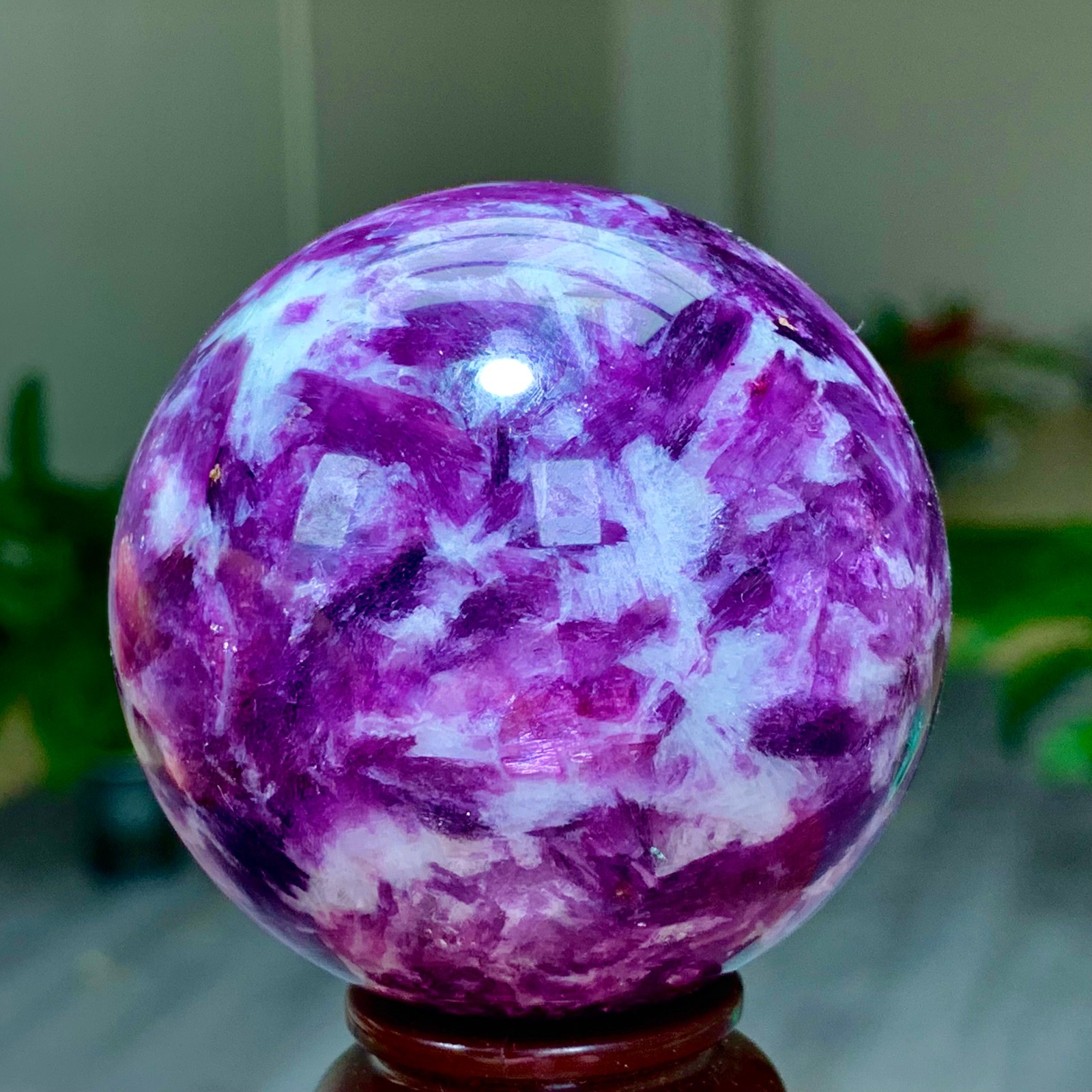 310G Natural Beautiful Purple Lithium Mica Crystal Spherical Mineral Sample
