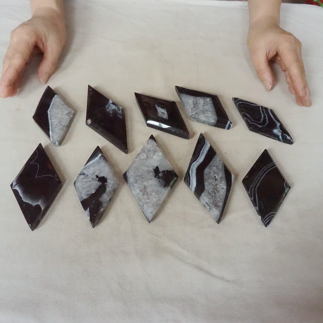 1KG 10 Black Banded Sardonyx Carnelian Agate Rhombus Crystal Palm Stone Healing