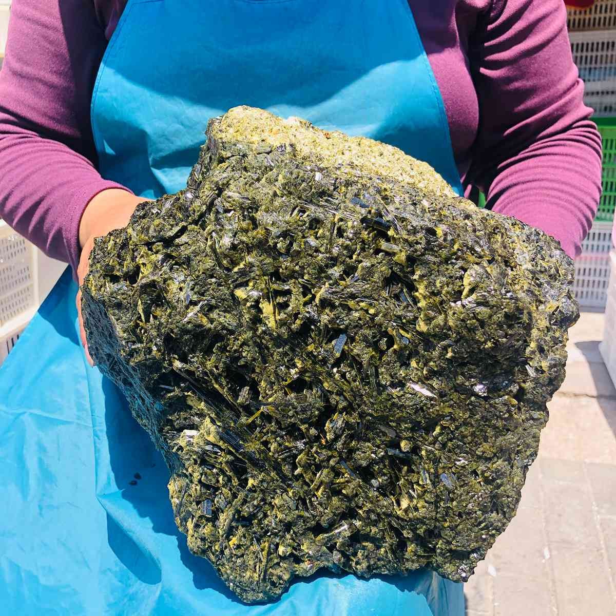33.06LB Natural green tourmaline mineral quartz crystal specimen specimen REIKI