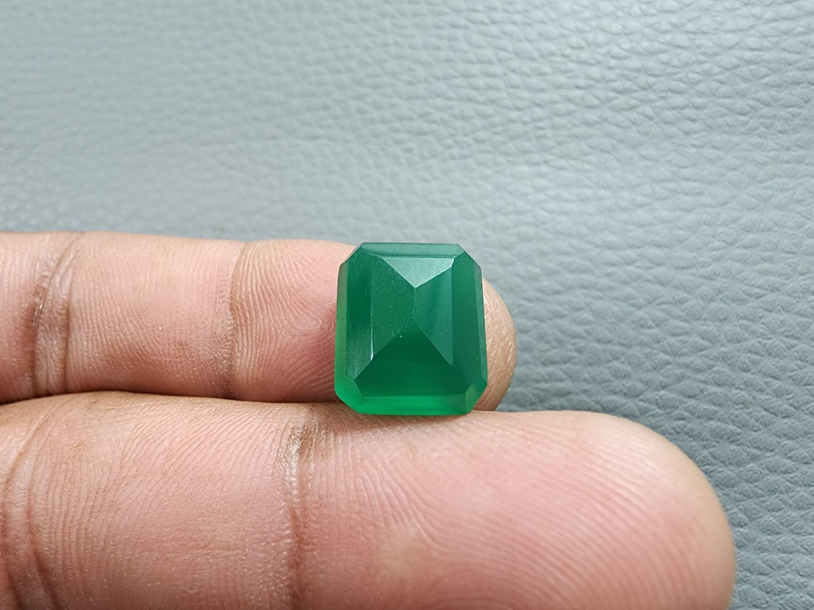 8 Crt Glowing A+ Green Onyx Faceted Gemstone Emerald Cut Jewelry Stone For Ring