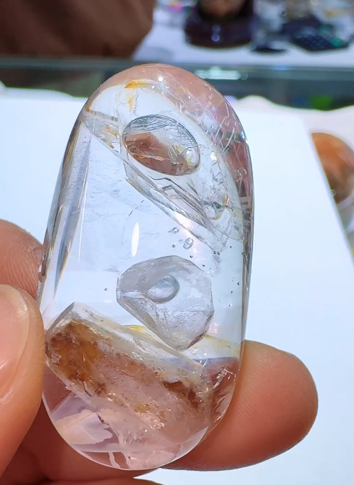 45*24*17mm Natural Enhydro Quartz Moving Water Drop Specimens Palm Reiki