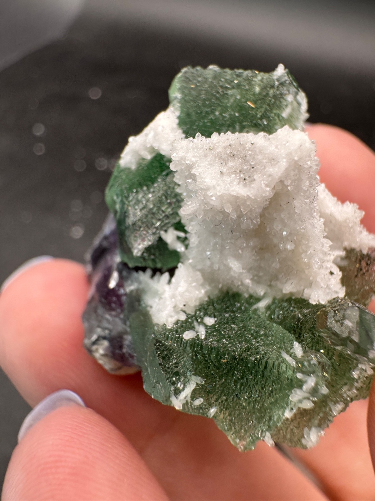 6658 Lovely Green Octahedral with White Quartz on Purple Fluorite Fu Jian 28g