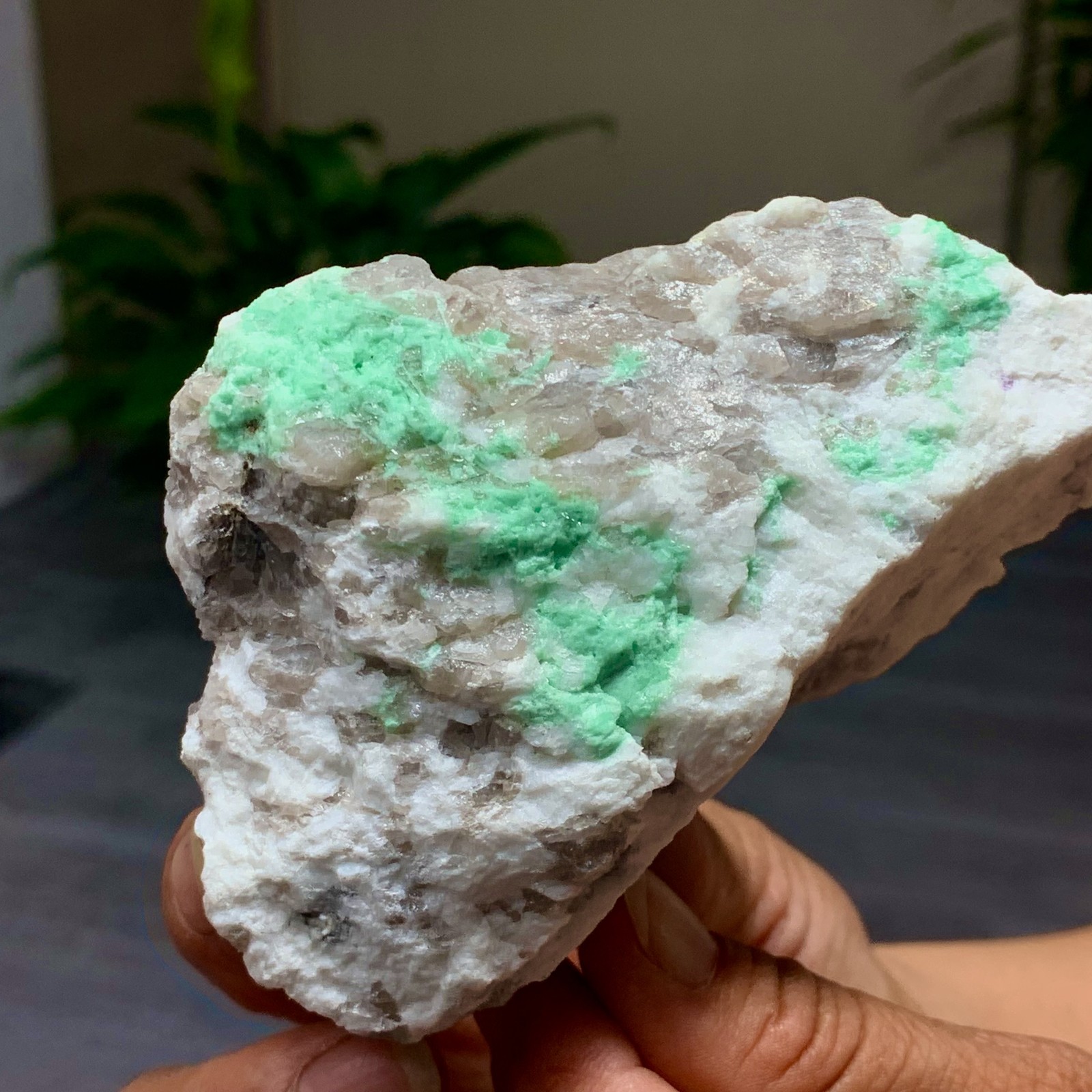 234G Natural Rare Emerald Gemstone Crystal Mineral Specimen /China