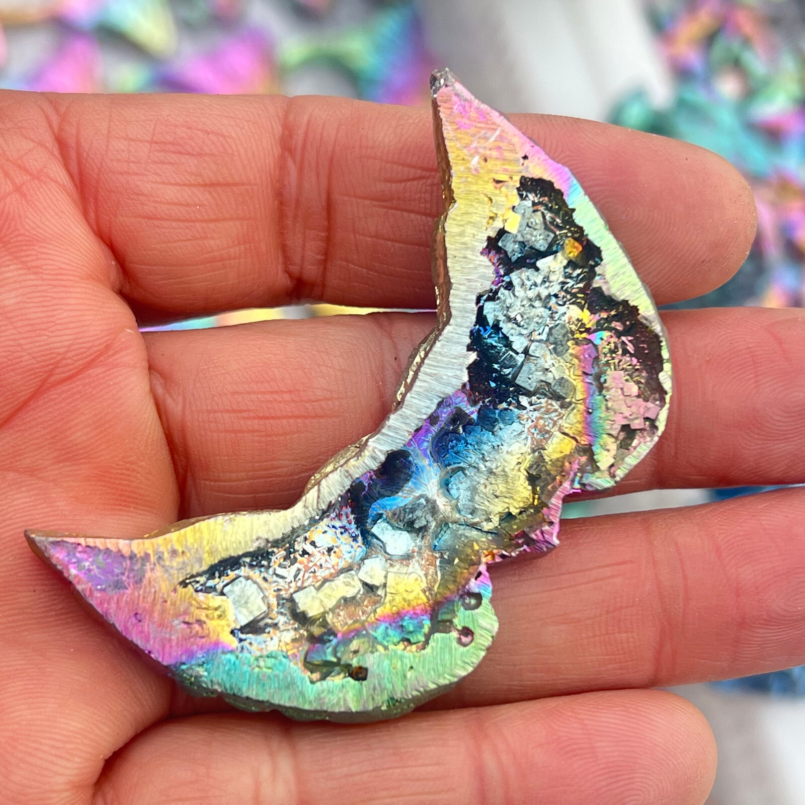 2 ” Natural Bismuth Quartz Hand Carved Love wing Crystal Healing Reiki 1pc