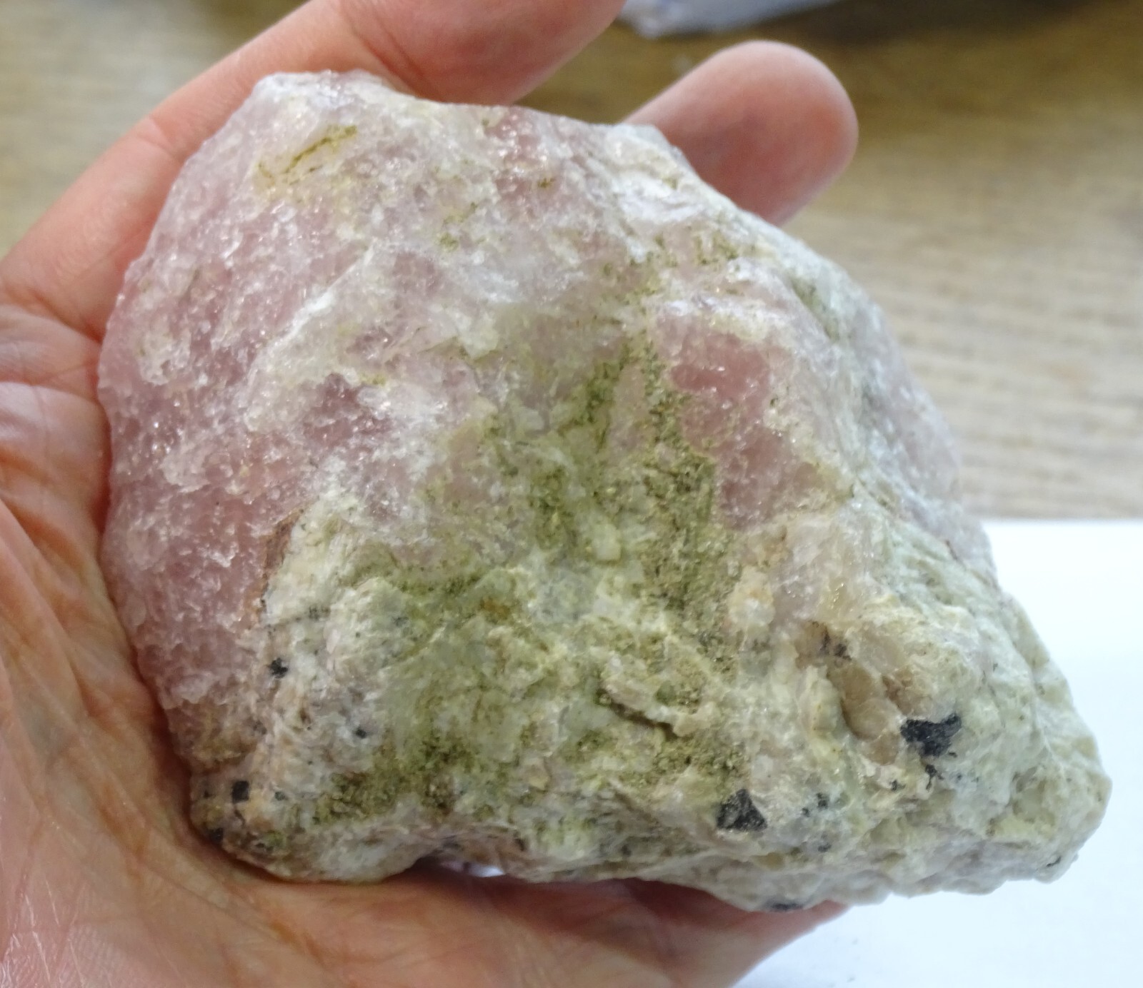 UNUSUAL NATURAL ROSE QUARTZ on MATRIX ROCK 9.0 x 8.8 x 3.5 cms – stress 359 gms