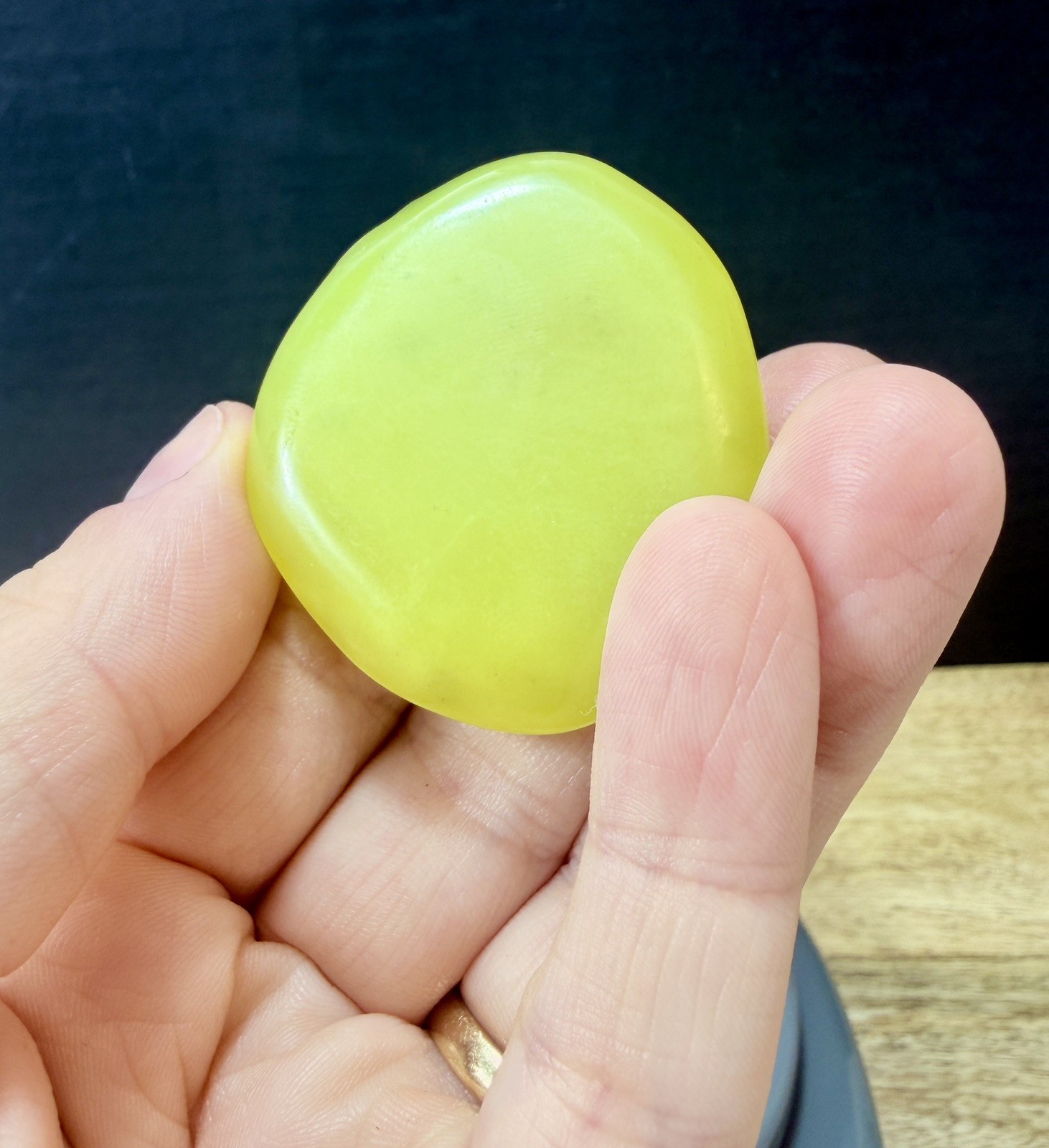 Crystal Lemon Jade Palm Stone Flat Healing Spiritual Collect yellow pocket 29g 1