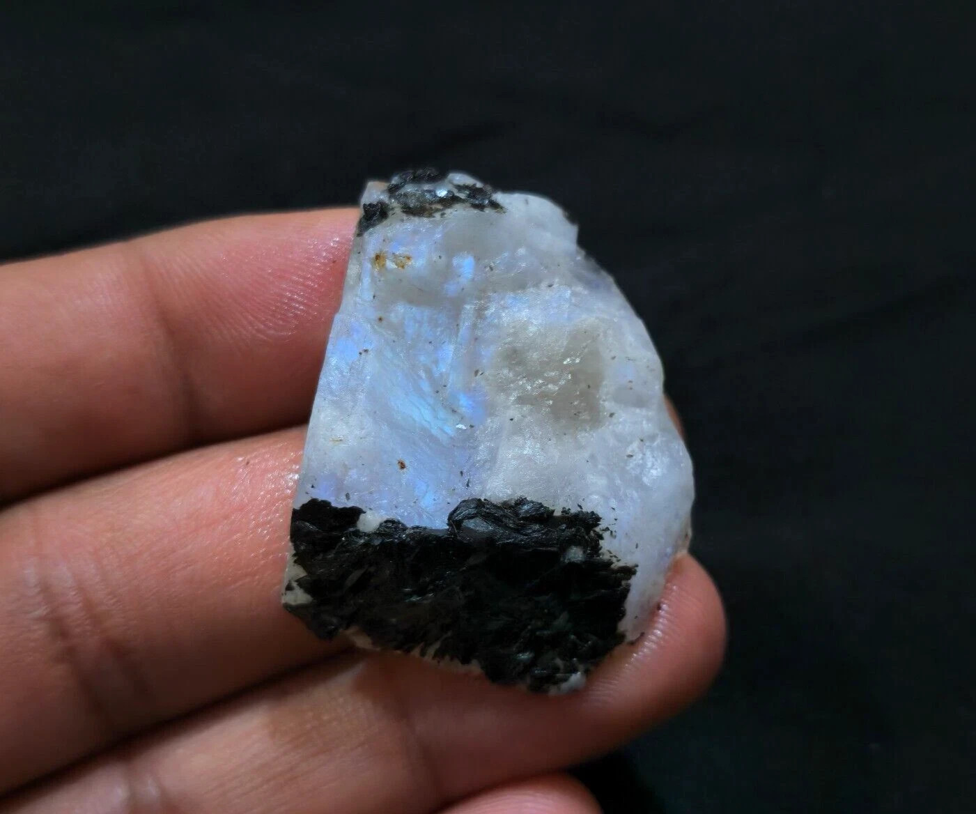 Wonderful AA+ Rainbow Moonstone Raw 81 Crt Moonstone Rough Gemstone For Jewelry