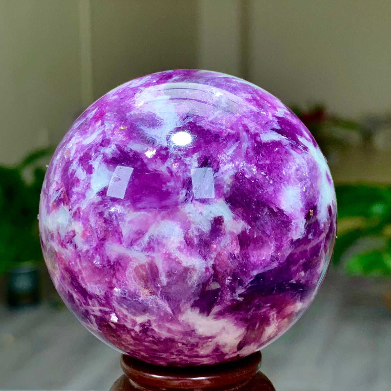 310G Natural Beautiful Purple Lithium Mica Crystal Spherical Mineral Sample