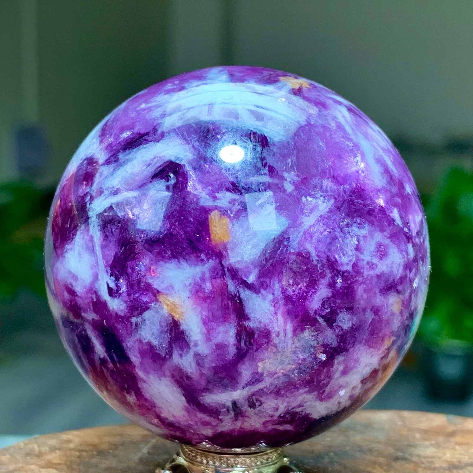 265G Natural Beautiful Purple Lithium Mica Crystal Spherical Mineral Sample