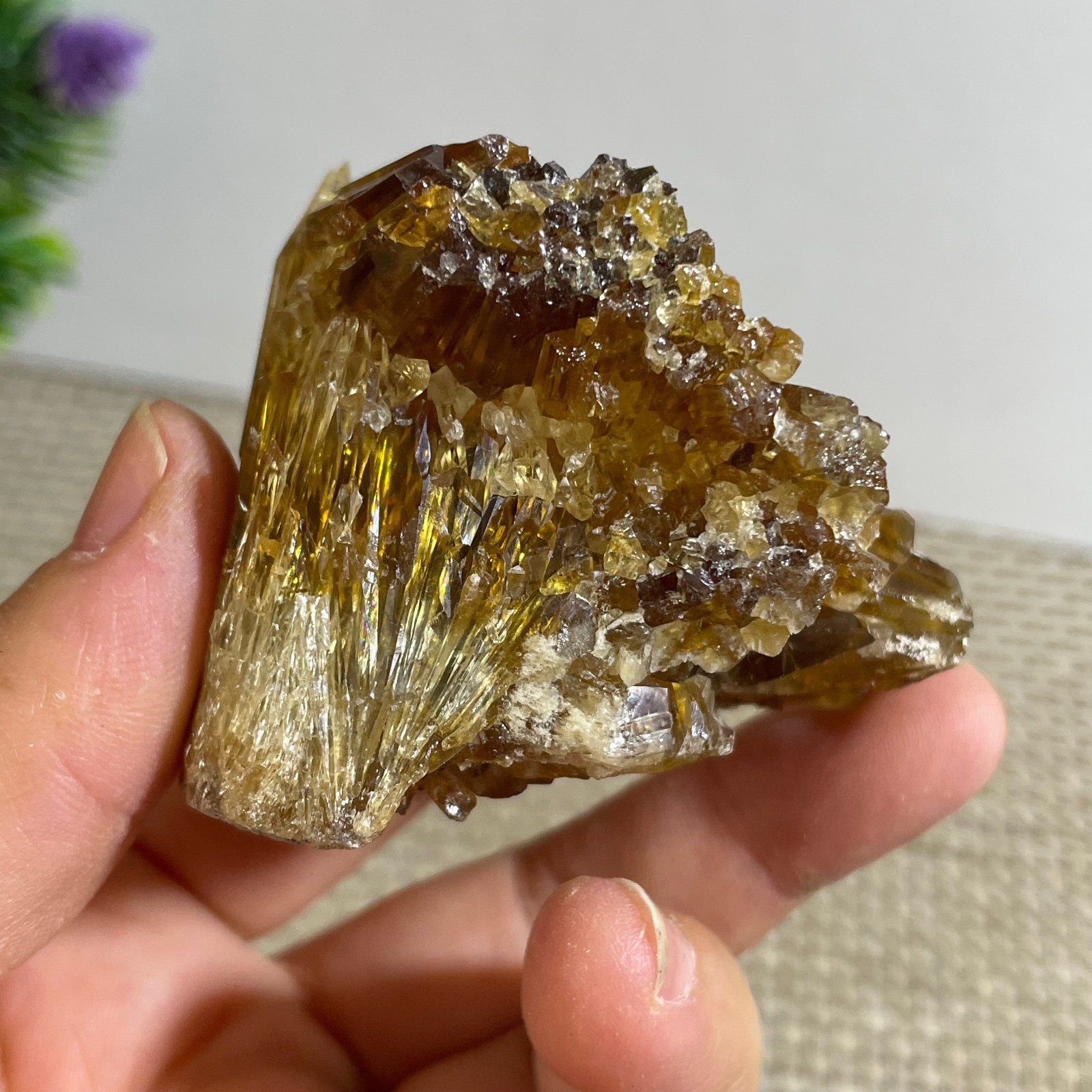 New Find Rare Amber Calcite Phosphorescent Mineral Specimen 106g