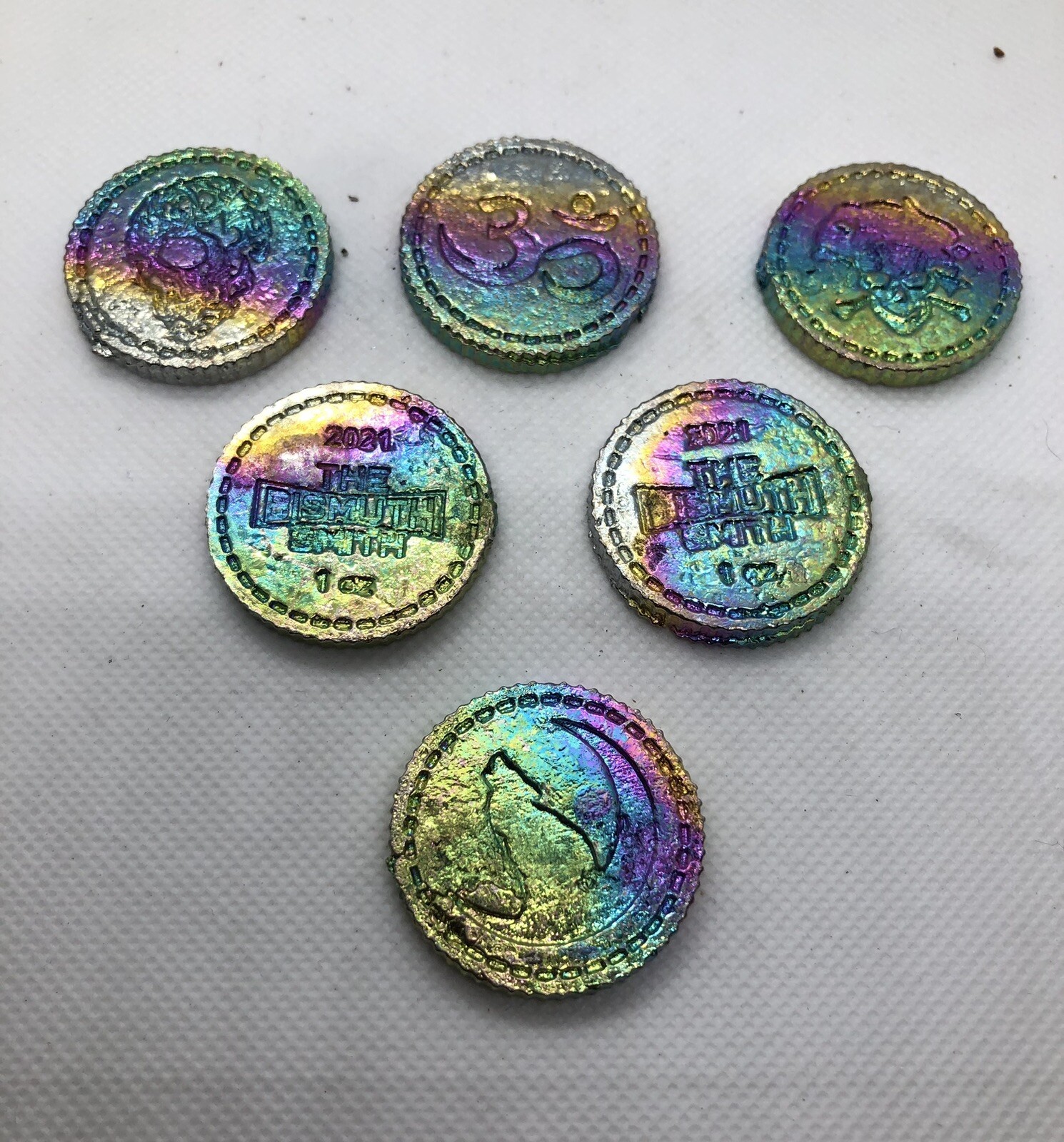 Bismuth crystal Rainbow Coin (1)