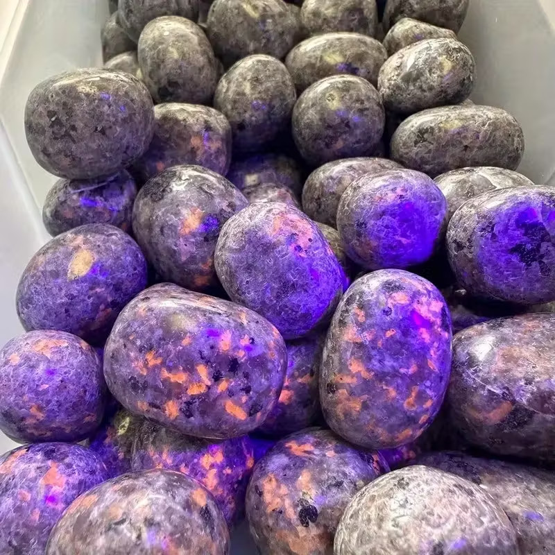 Yooperlite Tumbled Stone, Natural Polished Stones, UV Reactive Sodalite Crystal