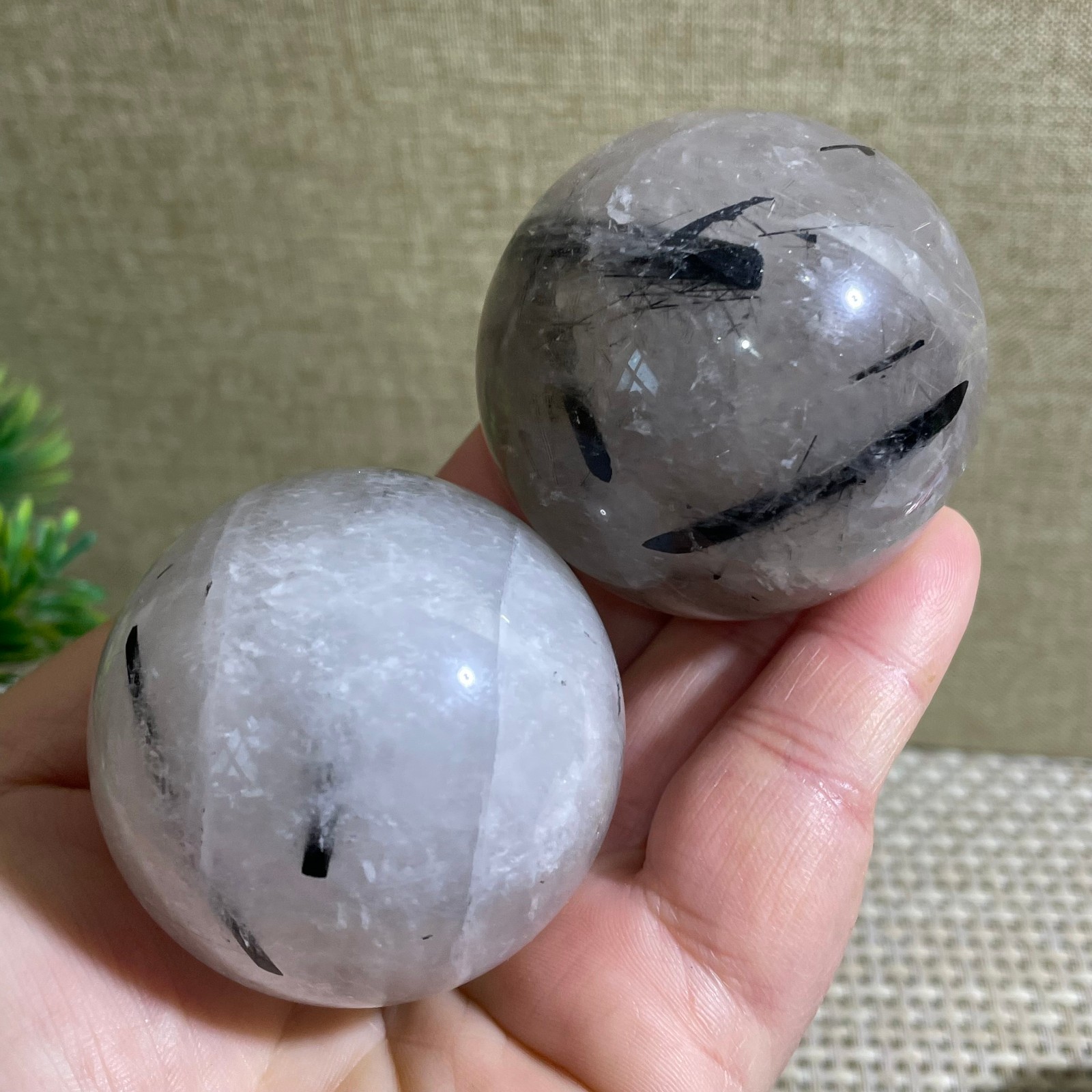 325g Electric stone hand polished ball spiritual decoration